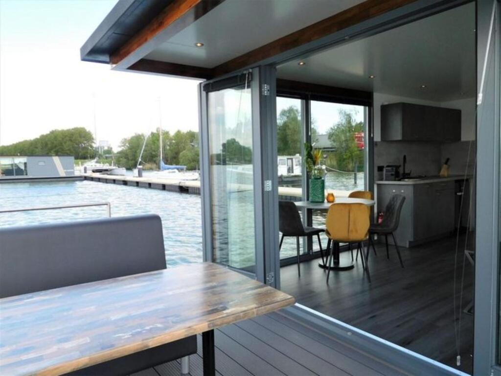 Hotel Beautiful Houseboat In The Harbour Of Volendam Near Centre Zewnętrze zdjęcie